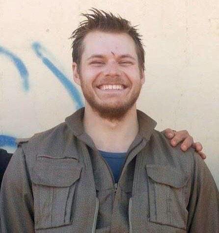 Το γελαστό αγόρι που σκοτώθηκε από τους τζιχανιστές [εικόνες] | iefimerida.gr 0