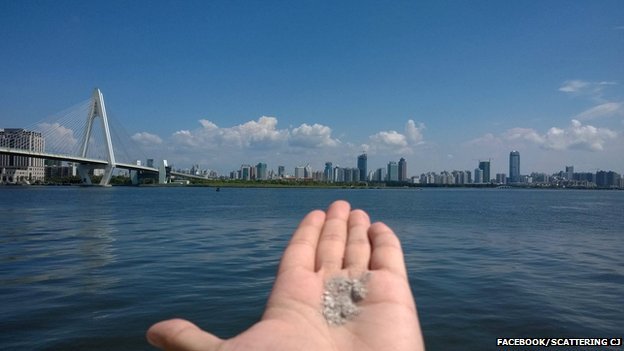 Το μετά θάνατον ταξίδι ενός 20χρονου -Η τέφρα του έχει σκορπιστεί σε 100 χώρες [εικόνες] | iefimerida.gr 8