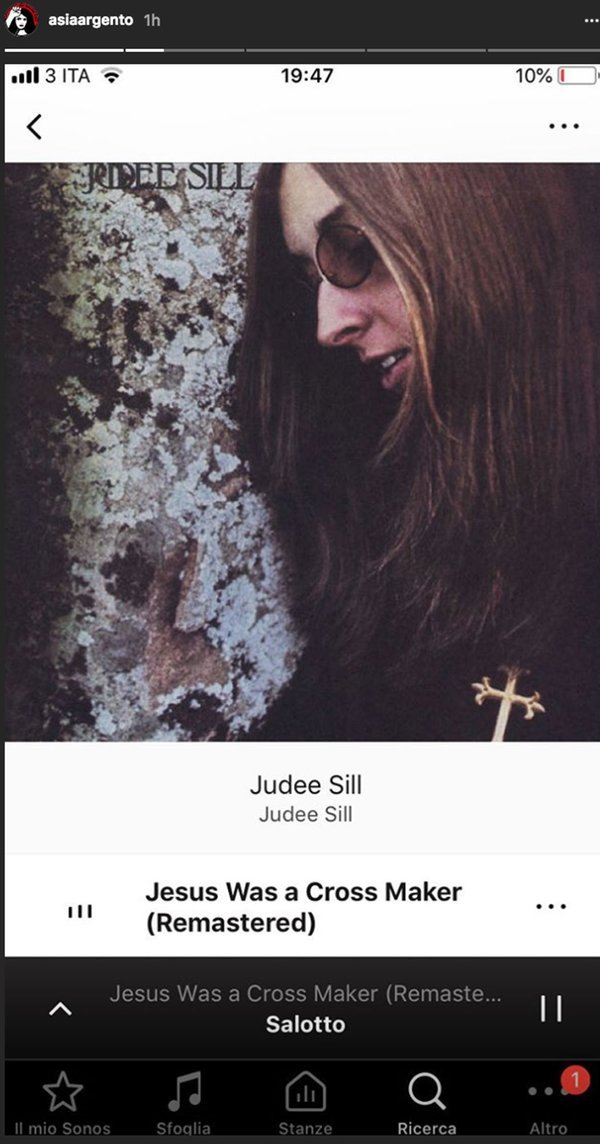 Η αινιγματική ανάρτηση της Αζια Αρτζέντο – Το τραγούδι για την αποτυχημένη σχέση της Τζούντι Σιλ [εικόνες]  | iefimerida.gr 0