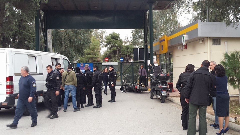 Πυροβολισμοί στο Ασκληπιείο Βούλας -Προσπάθησαν να ληστέψουν χρηματαποστολή [εικόνα] | iefimerida.gr 0