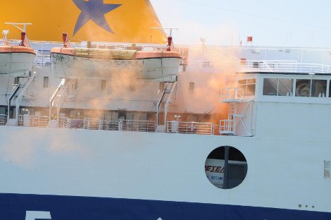 Καρέ-καρέ η άσκηση ετοιμότητας για την αντιμετώπιση πυρκαγιάς σε επιβατηγό πλοίο στον Πειραιά [εικόνες] | iefimerida.gr 1