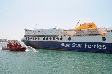 Καρέ-καρέ η άσκηση ετοιμότητας για την αντιμετώπιση πυρκαγιάς σε επιβατηγό πλοίο στον Πειραιά [εικόνες] | iefimerida.gr 3