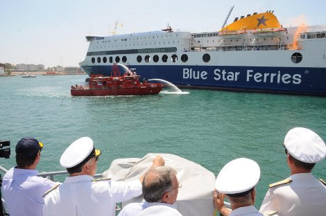 Καρέ-καρέ η άσκηση ετοιμότητας για την αντιμετώπιση πυρκαγιάς σε επιβατηγό πλοίο στον Πειραιά [εικόνες] | iefimerida.gr 4