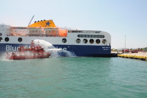Καρέ-καρέ η άσκηση ετοιμότητας για την αντιμετώπιση πυρκαγιάς σε επιβατηγό πλοίο στον Πειραιά [εικόνες] | iefimerida.gr 6