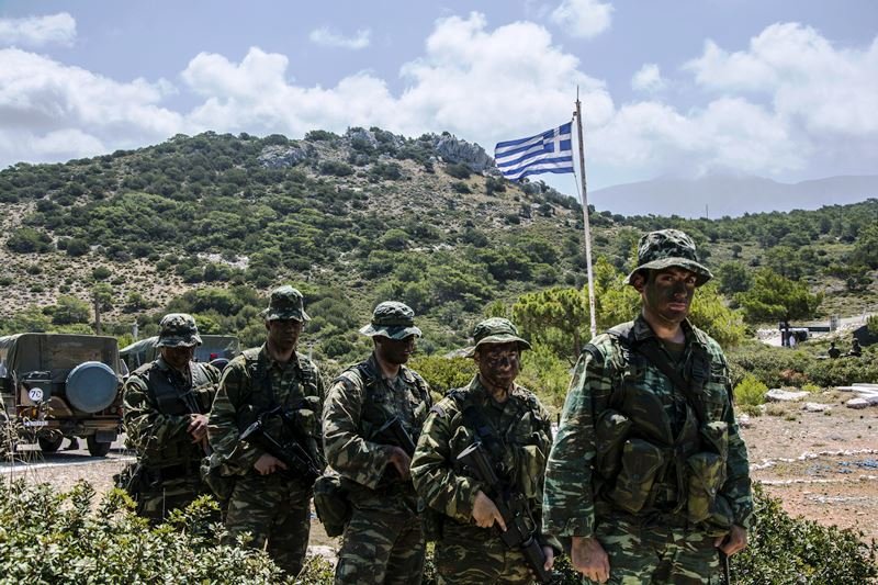 Eντυπωσιακές εικόνες: Καρέ καρέ η άσκηση ανακατάληψης βραχονησίδας του στρατού [εικόνες] | iefimerida.gr 7