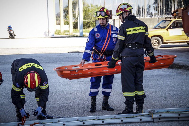 Σε πλήρη ετοιμότητα η Πυροσβεστική -Ασκηση πυρόσβεσης και διάσωσης μετά από σεισμό [εικόνες] | iefimerida.gr 9