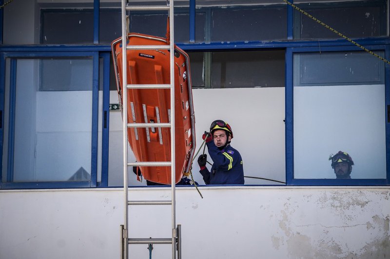 Σε πλήρη ετοιμότητα η Πυροσβεστική -Ασκηση πυρόσβεσης και διάσωσης μετά από σεισμό [εικόνες] | iefimerida.gr 0