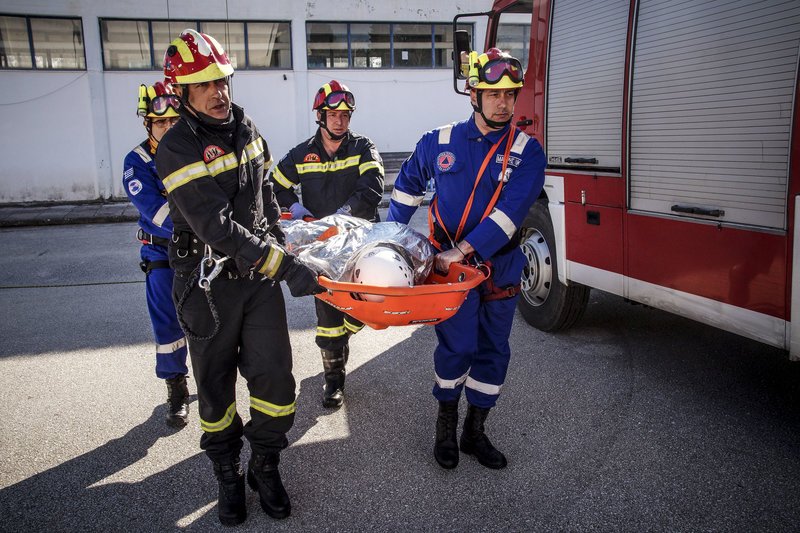 Σε πλήρη ετοιμότητα η Πυροσβεστική -Ασκηση πυρόσβεσης και διάσωσης μετά από σεισμό [εικόνες] | iefimerida.gr 1