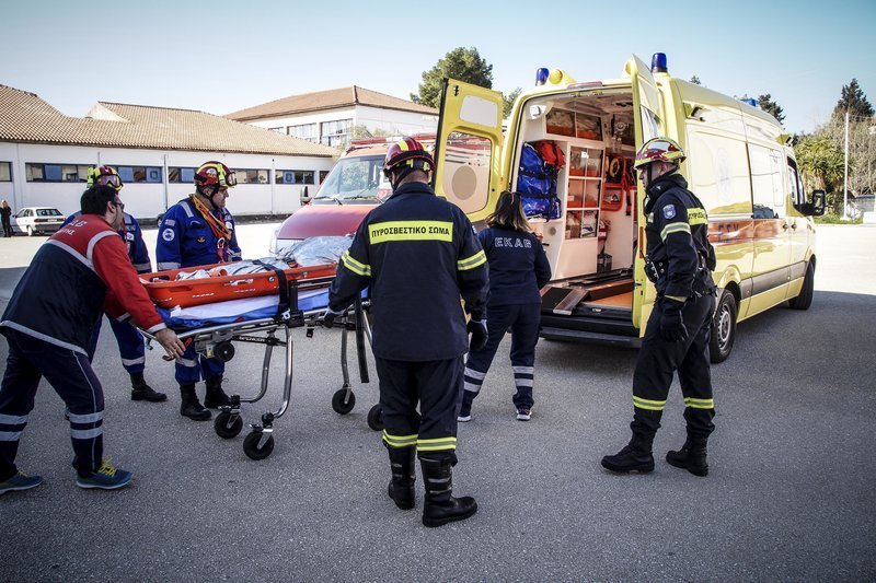 Σε πλήρη ετοιμότητα η Πυροσβεστική -Ασκηση πυρόσβεσης και διάσωσης μετά από σεισμό [εικόνες] | iefimerida.gr 2