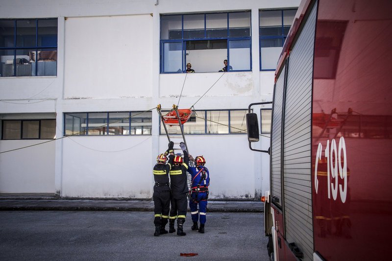 Σε πλήρη ετοιμότητα η Πυροσβεστική -Ασκηση πυρόσβεσης και διάσωσης μετά από σεισμό [εικόνες] | iefimerida.gr 7