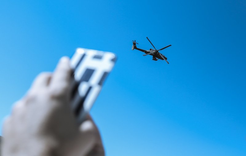 Απόβαση κομάντο σε ελληνική παραλία με πολεμικά ελικόπτερα και βάρκες -Εντυπωσιακά καρέ από την άσκηση «Σάρισα» [εικόνες] | iefimerida.gr 8