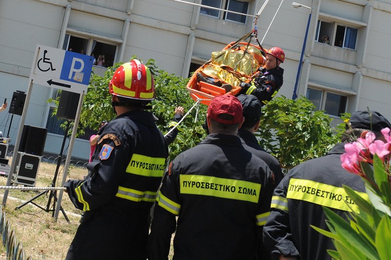 Ασκηση για σεισμό στο πανεπιστημιακό νοσοκομείο Πάτρας -«Απεγκλωβισμοί» και εκκένωση [εικόνες] | iefimerida.gr 4