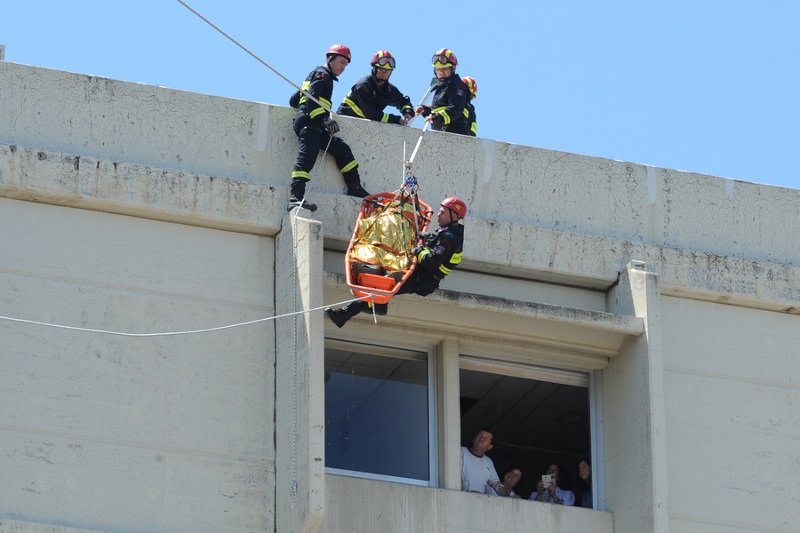 Ασκηση για σεισμό στο πανεπιστημιακό νοσοκομείο Πάτρας -«Απεγκλωβισμοί» και εκκένωση [εικόνες] | iefimerida.gr 5