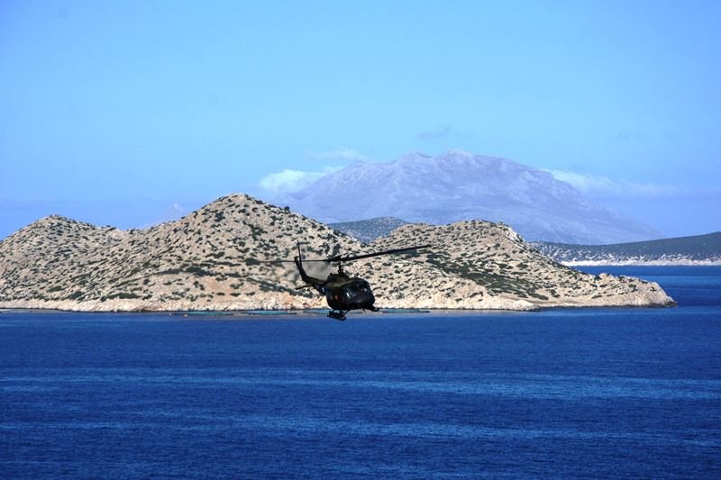 Eντυπωσιακές εικόνες: Καρέ καρέ η άσκηση ανακατάληψης βραχονησίδας του στρατού [εικόνες] | iefimerida.gr 3