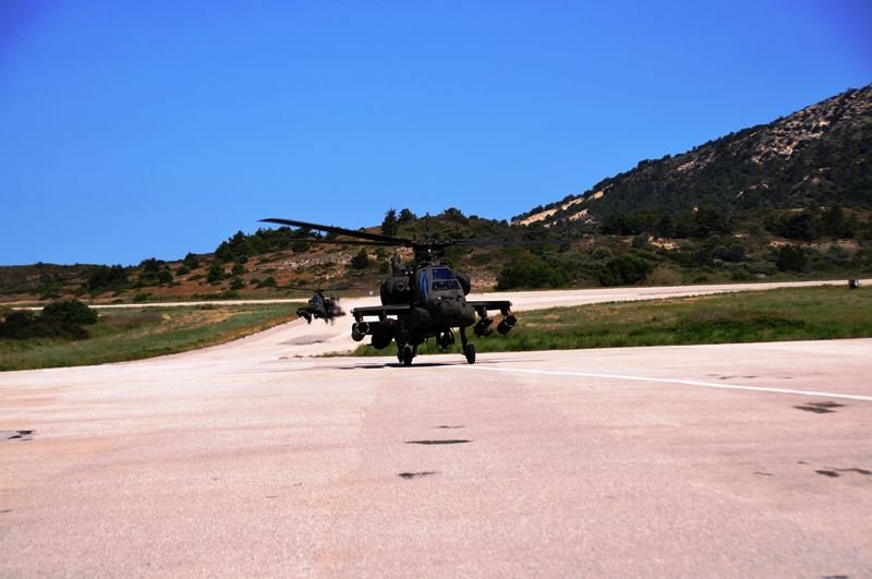 Eντυπωσιακές εικόνες: Καρέ καρέ η άσκηση ανακατάληψης βραχονησίδας του στρατού [εικόνες] | iefimerida.gr 0