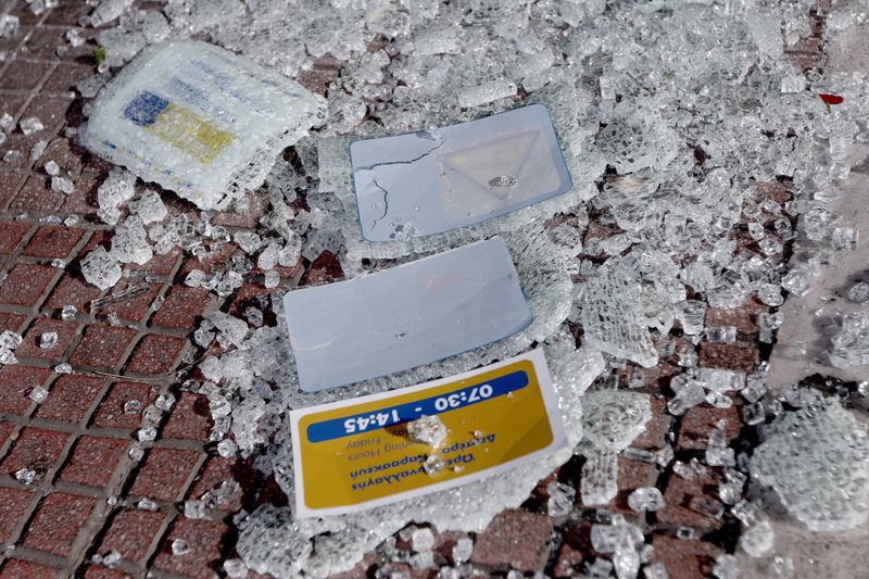 Βγήκαν από την ΑΣΟΕΕ και τα έκαναν «γυαλιά-καρφιά» σε τράπεζα και υποκατάστημα ΕΛΤΑ [εικόνες & βίντεο] | iefimerida.gr 9