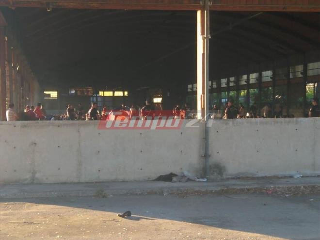 Πάτρα: Αστυνομική επιχείρηση για την απομάκρυνση μεταναστών από παλαιό εργοστάσιο [εικόνες & βίντεο] | iefimerida.gr 1