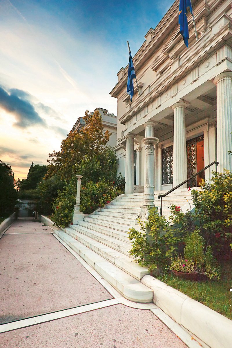 Ο 40χρονος Ολιβιέ Ντεκότ επικεφαλής στο Μουσείο Μπενάκη [εικόνες] | iefimerida.gr 0