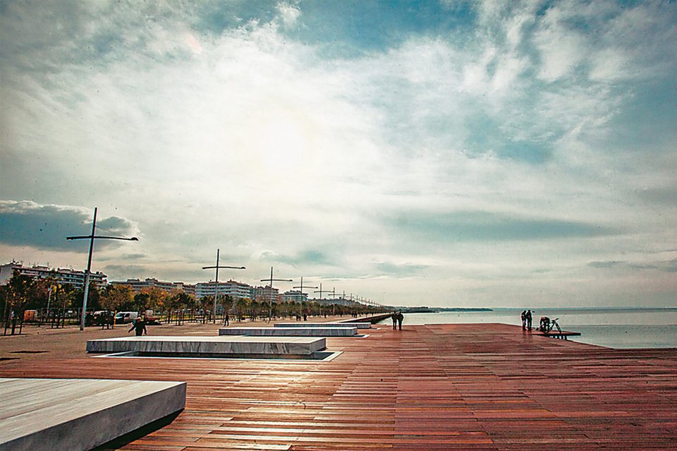 Süddeutsche Zeitung: Οι Θεσσαλονικείς μαθαίνουν ξανά την πόλη τους -Η ανάπλαση της παραλίας δίνει τον τόνο [εικόνες]   | iefimerida.gr 1