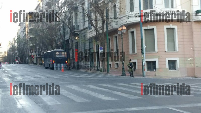 Αστυνομικοί και κλούβες στις εισόδους Νομικής-ΑΣΟΕΕ-Πολυτεχνείου -Για να μην κάνουν «ντου» καταληψίες [εικόνες] | iefimerida.gr 4