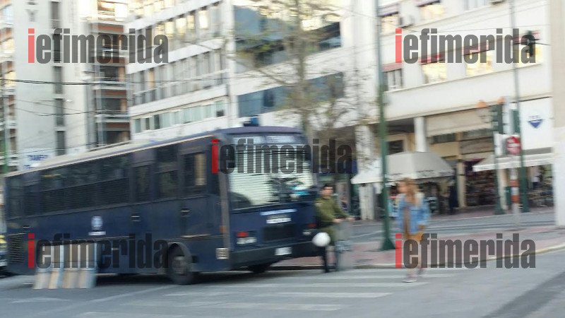 Αστυνομικοί και κλούβες στις εισόδους Νομικής-ΑΣΟΕΕ-Πολυτεχνείου -Για να μην κάνουν «ντου» καταληψίες [εικόνες] | iefimerida.gr 6