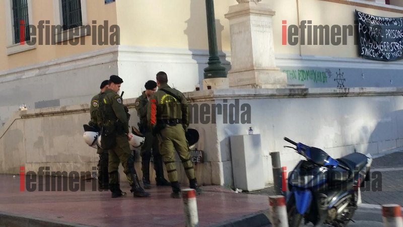 Αστυνομικοί και κλούβες στις εισόδους Νομικής-ΑΣΟΕΕ-Πολυτεχνείου -Για να μην κάνουν «ντου» καταληψίες [εικόνες] | iefimerida.gr 7