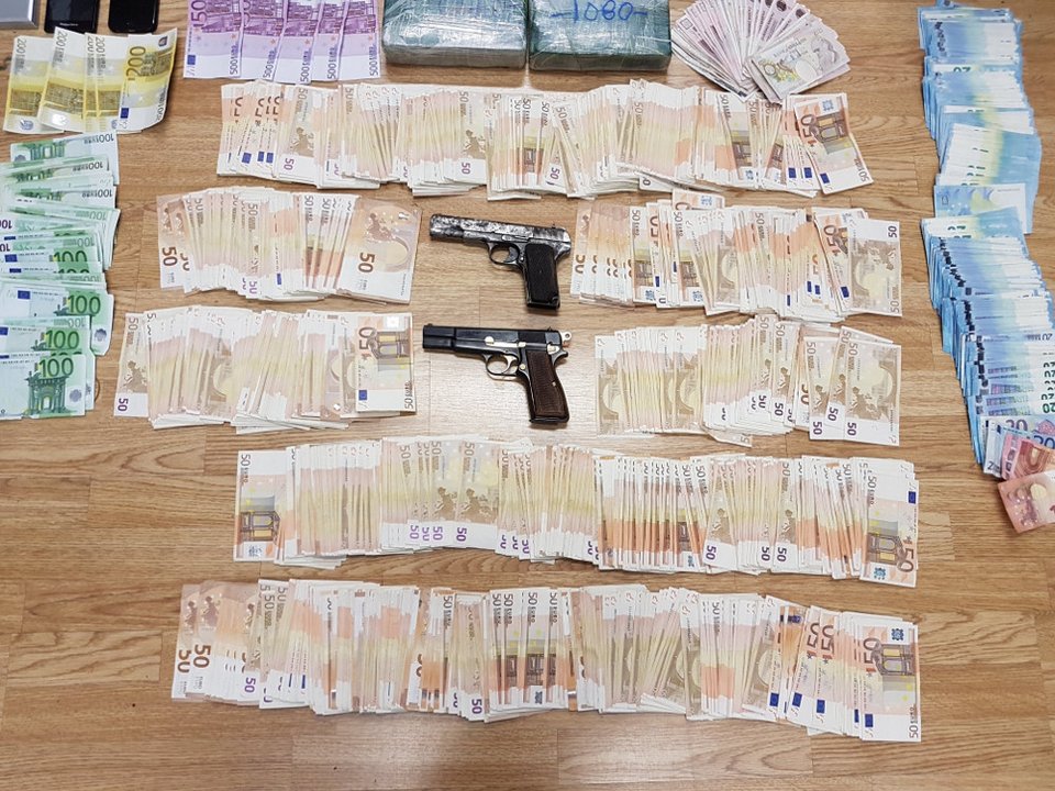 Γνωστός Τρικαλινός επιχειρηματίας στα χέρια της αστυνομίας- Κατασχέθηκαν περισσότερα από 20 κιλά κοκαΐνης [εικόνες] | iefimerida.gr 0