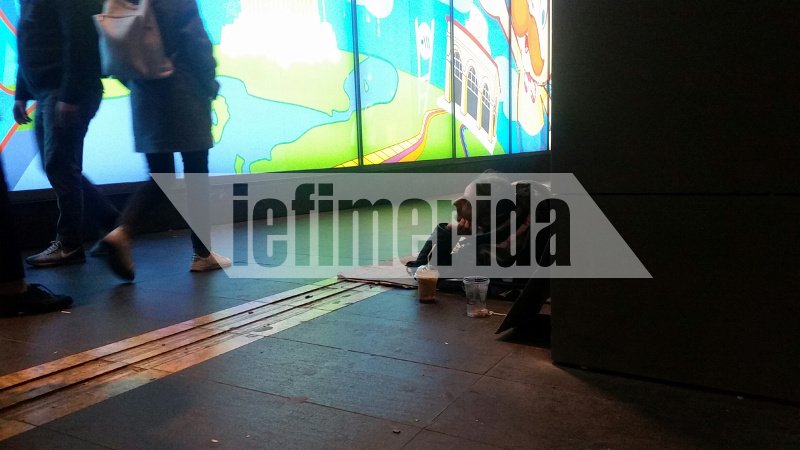 Για τους άστεγους, δεν υπάρχουν Χριστούγεννα -Δίπλα στα φώτα και τις γιορτές της Αθήνας, άνθρωποι που βρέθηκαν στον δρόμο [εικόνες]  | iefimerida.gr 0