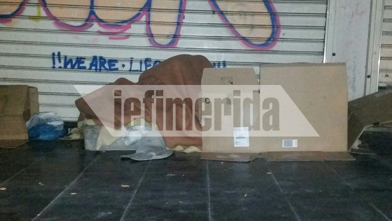 Για τους άστεγους, δεν υπάρχουν Χριστούγεννα -Δίπλα στα φώτα και τις γιορτές της Αθήνας, άνθρωποι που βρέθηκαν στον δρόμο [εικόνες]  | iefimerida.gr 3