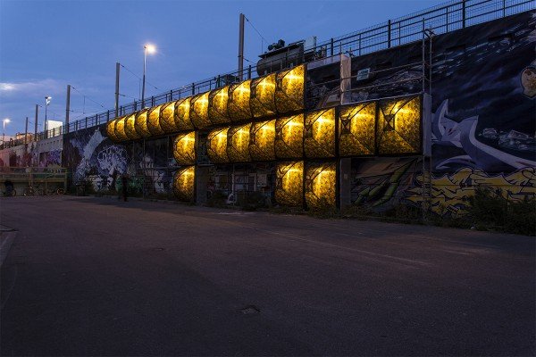 Τα αμφιλεγόμενα καταλύματα των αστέγων – Μια κατακόρυφη εγκατάσταση που εγείρει προβληματισμό [εικόνες]  | iefimerida.gr 3