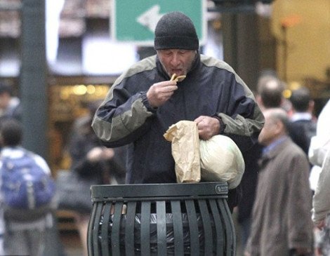 Περαστική έδωσε πίτσα σε άστεγο, αλλά δεν γνώριζε ότι ήταν παγκοσμίου φήμης ηθοποιός [εικόνες] | iefimerida.gr 1