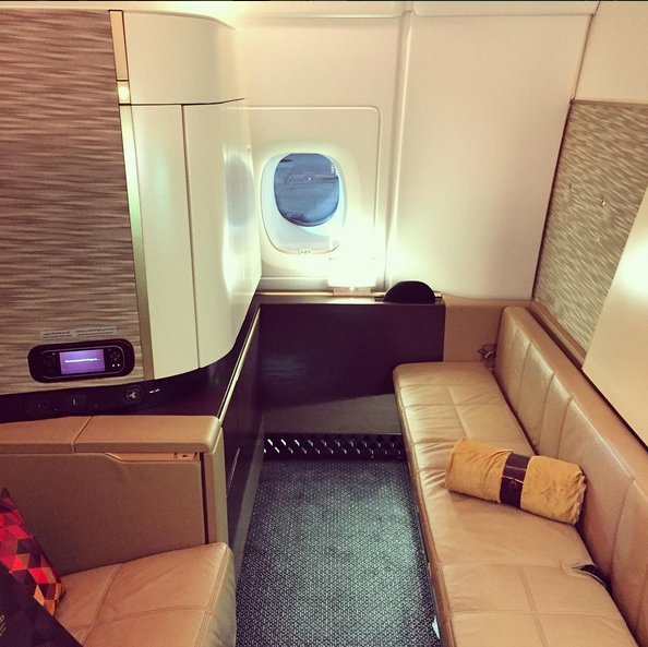 Ενας «άστεγος» που γυρίζει όλο τον κόσμο ταξιδεύοντας μόνο στην Α' θέση [εικόνες] | iefimerida.gr 2