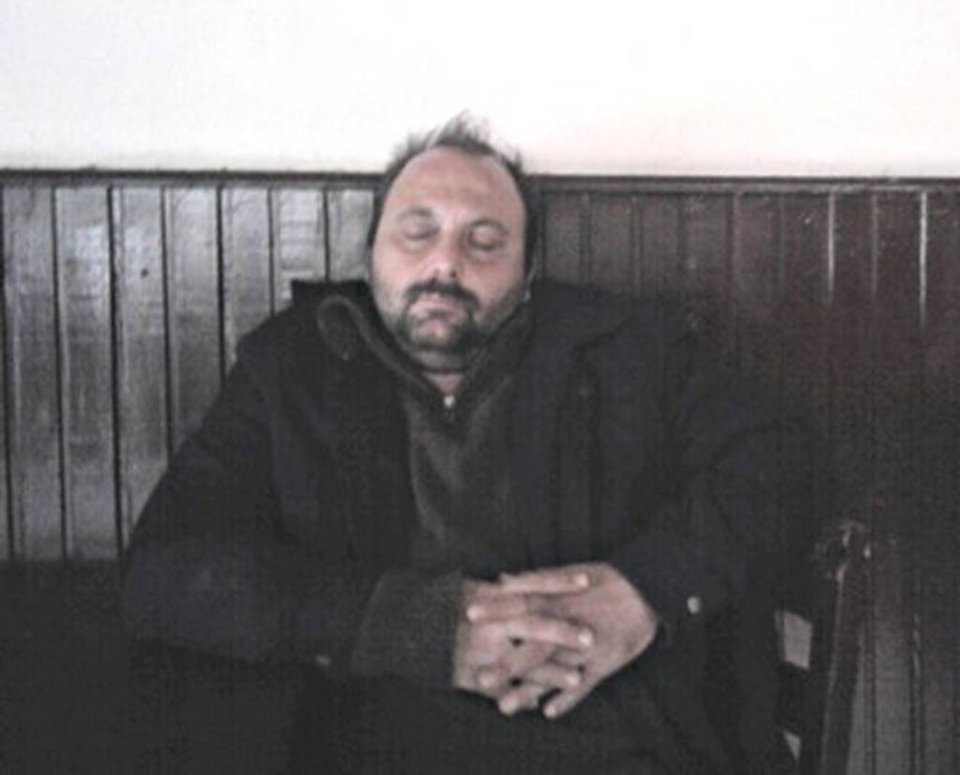 Πρώην επιτυχημένος επιχειρηματίας τριγυρίζει άστεγος στους δρόμους της Αθήνας [εικόνες] | iefimerida.gr 0