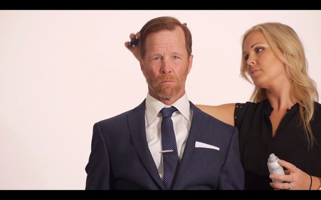 Η απίστευτη μεταμόρφωση ενός άστεγου σε γοητευτικό άντρα [βίντεο + εικόνες] | iefimerida.gr 7