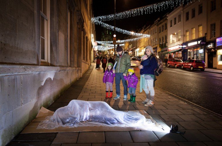 «Μην αγνοείς τον άστεγο δίπλα σου» -Ενα συγκλονιστικό γλυπτό αφυπνίζει [εικόνες] | iefimerida.gr 2