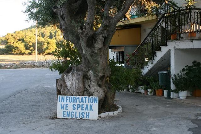 Aπίστευτες πινακίδες στους ελληνικούς δρόμους για γέλια και για κλάματα [εικόνες] | iefimerida.gr 8