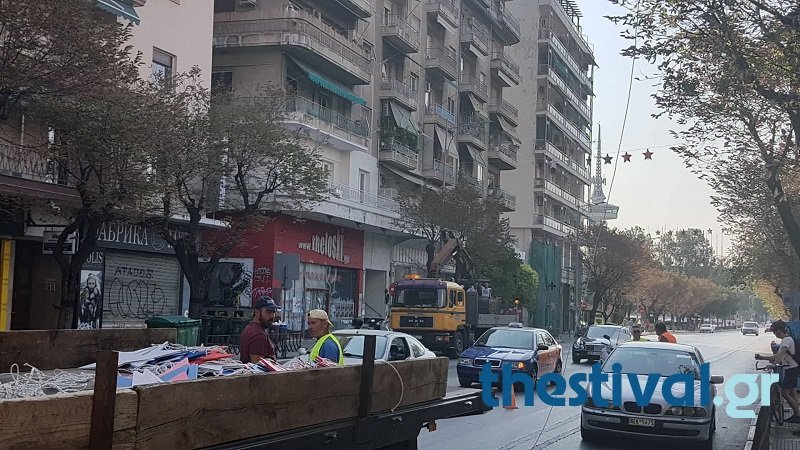 Γέμισε η Θεσσαλονίκη με κόκκινα-μπλε αστέρια προς τιμήν των ΗΠΑ -Ο συμβολισμός [εικόνες] | iefimerida.gr 3