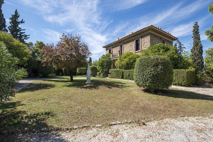 Ο καλλιτέχνης που αναστατώνει το MΕΤ της Νέας Υόρκης παρεμβαίνει στο Αστεροσκοπείο Αθηνών [εικόνες]  | iefimerida.gr 1