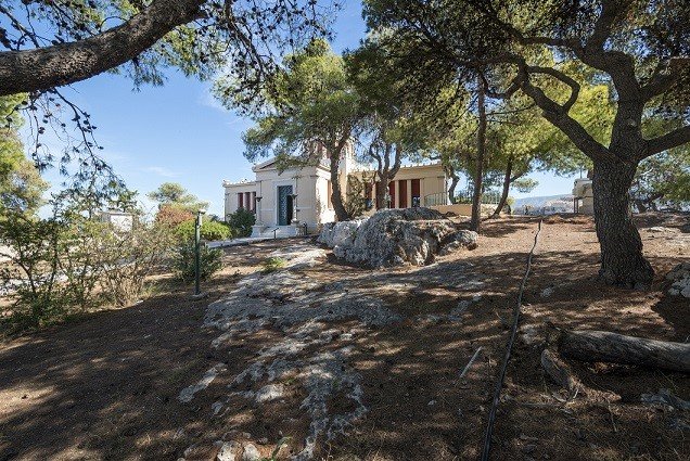 Ο καλλιτέχνης που αναστατώνει το MΕΤ της Νέας Υόρκης παρεμβαίνει στο Αστεροσκοπείο Αθηνών [εικόνες]  | iefimerida.gr 0