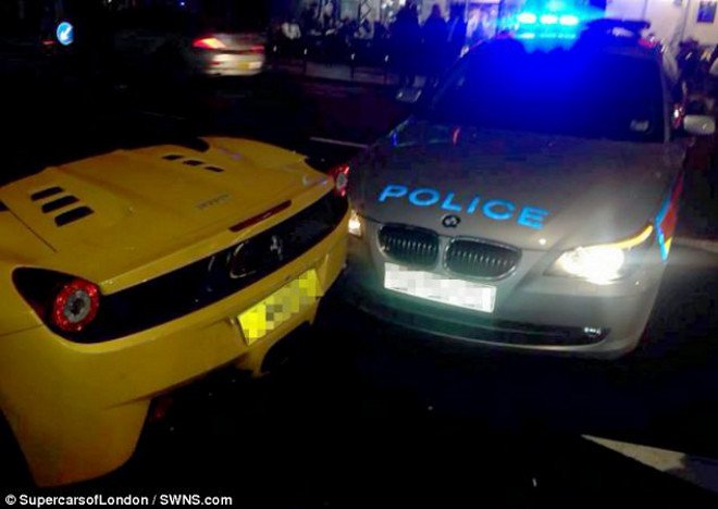 Οταν η αστυνομία σε... προκαλεί να την αντιπαθήσεις –Απρόσεκτο περιπολικό χτύπησε μια πανάκριβη σταθμευμένη Ferrari [εικόνες&βίντεο] | iefimerida.gr 0