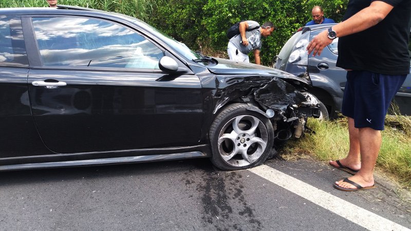 Viral: Αστυνομικός στο Ναύπλιο ηρεμεί με αγκαλιά μωρό, μετά από τροχαίο [βίντεο] | iefimerida.gr 5