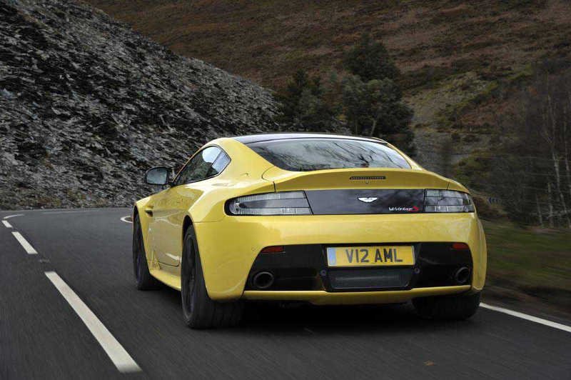 Aston Martin V12 Vantage S: Η πιο γρήγορη Aston στον αιώνα ύπαρξης της μάρκας | iefimerida.gr 1