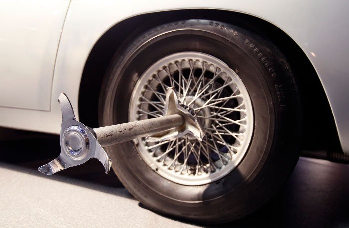 Πωλείται η θρυλική Aston Martin του Τζέιμς Μποντ -Ανήκε στον Πολ ΜακΚάρτνεϊ [εικόνες]  | iefimerida.gr 2