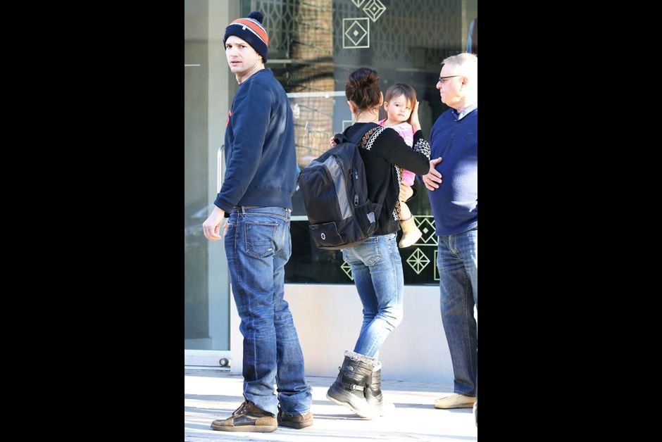 Η πανέμορφη κόρη του Αστον Κάτσερ και της Μίλα Κούνις [εικόνες] | iefimerida.gr 0