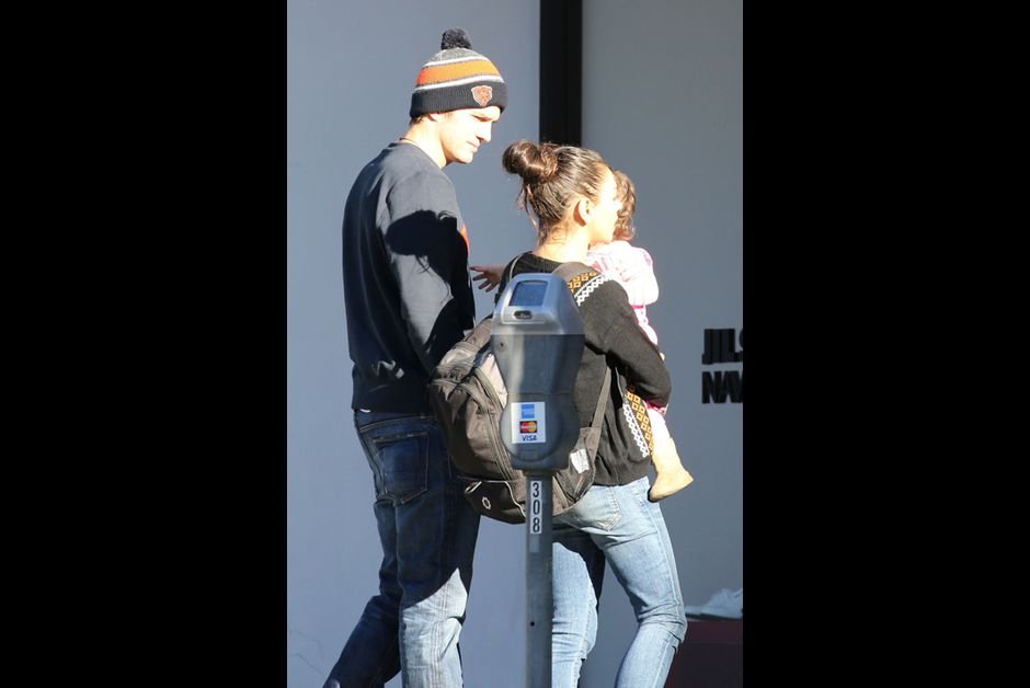 Η πανέμορφη κόρη του Αστον Κάτσερ και της Μίλα Κούνις [εικόνες] | iefimerida.gr 5