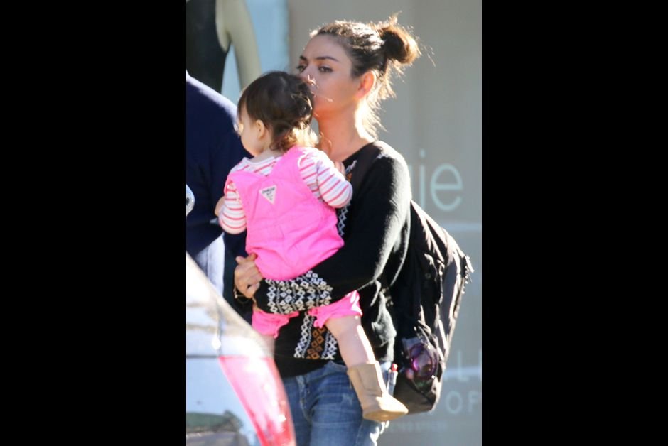 Η πανέμορφη κόρη του Αστον Κάτσερ και της Μίλα Κούνις [εικόνες] | iefimerida.gr 6