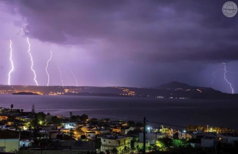 Χορός αστραπών στον ουρανό της Κρήτης -Απότομη αλλαγή του καιρού [εικόνες] | iefimerida.gr 0