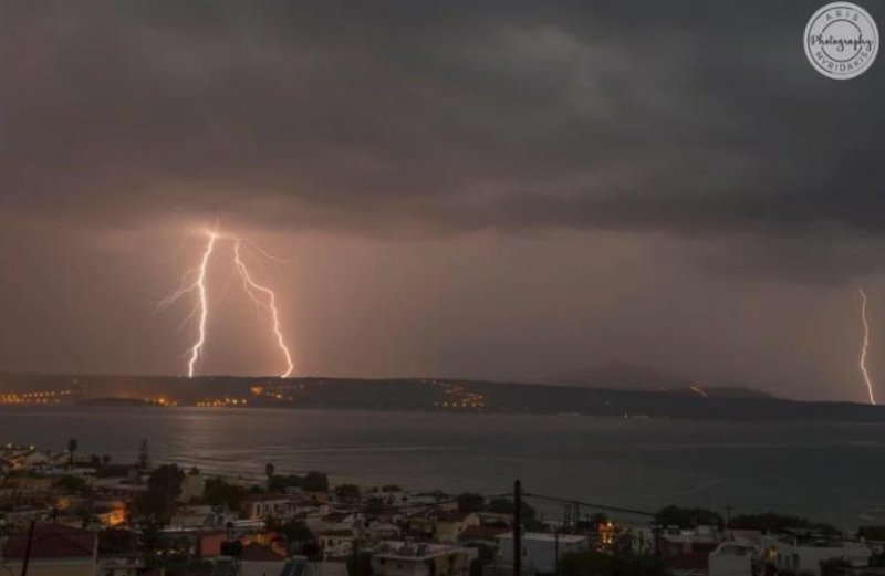 Χορός αστραπών στον ουρανό της Κρήτης -Απότομη αλλαγή του καιρού [εικόνες] | iefimerida.gr 1