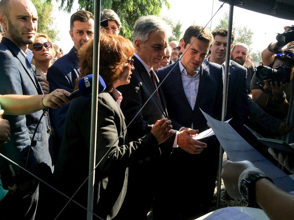 Το «ευχαριστώ» του Αλέξη Τσίπρα στην υποστράτηγο της ΕΛ.ΑΣ στη Λέσβο [εικόνες] | iefimerida.gr 0