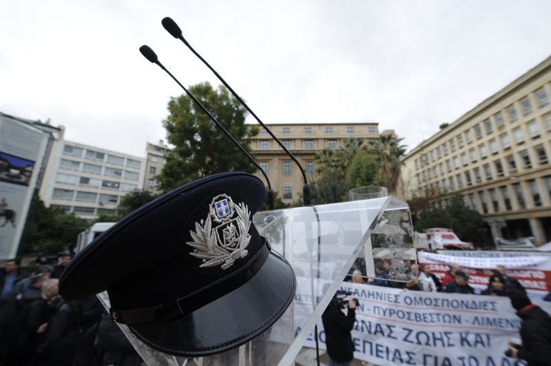 Γέμισε ένστολους η Αθήνα -«Σώζουμε ζωές, μην πνίγετε τις δικές μας» [εικόνες] | iefimerida.gr 1